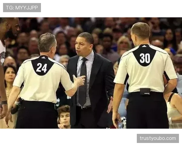 解析篮球“三秒规则国际差异”:解读FIBA与NBA的不同判罚标准 解析篮球“三秒规则国际差异”:解读FIBA与NBA的不同判罚标准
